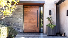 Grupo Ayuso lanza Ayupivot, puerta pivotante de gran formato para proyectos arquitectnicos