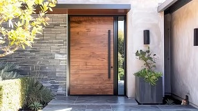 Foto de Grupo Ayuso lanza Ayupivot, puerta pivotante de gran formato para proyectos arquitectónicos
