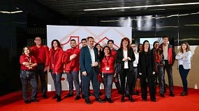 Foto de Más cómodo, moderno y funcional: así es el nuevo uniforme de la plantilla de metro y bus de TMB