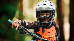 Viste y protege a los jvenes riders con la gama Junior de Leatt