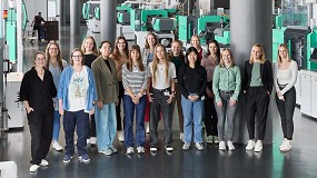 Foto de Estudiantes universitarias visitan Arburg para conocer salidas profesionales en el sector tcnico