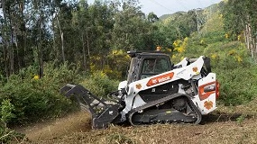 Fotografia de Bodegas Marqués de Vizhoja prepara sus cultivos con la ayuda de una cargadora Bobcat T86