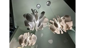 Foto de Nightbloom de Lladró, una delicada flor convertida en escultura luminosa