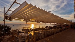 Saxun da sombra al mtico Caf del Mar en Ibiza