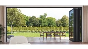 Foto de Exlabesa redefine la integración de espacios con su puerta replegable minimalista BRS-82