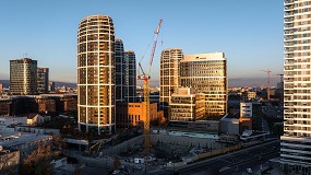 Foto de Gras Liebherr en accin en la construccin de la ltima Skypark Tower en Bratislava