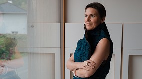 Foto de Anna Heringer disea el informe anual del Grupo Zumtobel