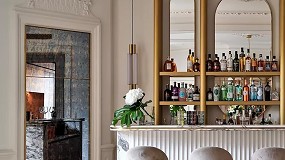 Foto de Un apartamento haussmanniano renovado con elegancia contempornea y vidrio sostenible de AGC