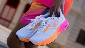 Foto de Mizuno presenta su nuevo pack Hanabi para brillar sobre el asfalto