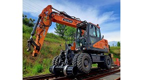 Foto de Maquinsa adapta la excavadora Develon DX165WR al entorno ferroviario