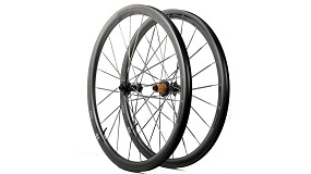 Progress lanza las Orbit 380 con radios de carbono para road