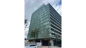 Foto de Dupla certificao LEED e WELL Platinum em escritrios do One Parc Central com solues Saint-Gobain