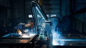 Foto de Universal Robots lana UR8 Long: o novo cobot para espaos reduzidos e tarefas industriais exigentes