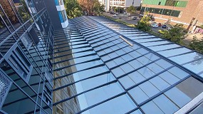 Foto de Innovacin y elegancia en un hotel en Rumana, con los techos mviles Tecnikor