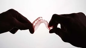 Foto de Carbon lana resina inovadora para impresso 3D de prteses dentrias