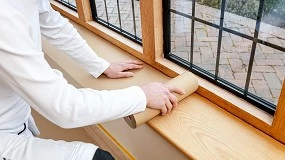 Foto de Papel autoadhesivo tesa 74922: el mejor aliado para la protección de superficies en trabajos de pintura