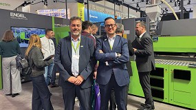 Foto de El nuevo equipo de ventas de Roegele en el stand de Engel en la K 2025