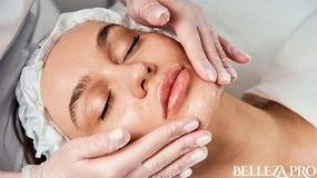 Foto de ¿Por qué es bueno usar limpiador facial con niacinamida?