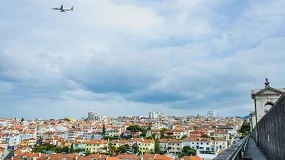 Foto de Com janelas eficientes o rudo fica do lado de fora