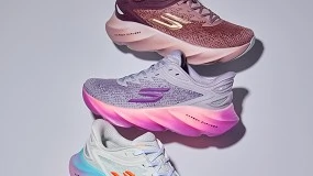 Foto de Las Skechers Aero dan un salto con la tecnología Skechers Hands Free Slip-ins