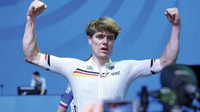 Foto de Los Mundiales UCI de ciclismo e-sports 2025 coronan de nuevo a Jason Osborne y Mary Kate McCarthy