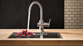 KWC ampl�a la conectividad de su grifer�a profesional con el nuevo m�dulo C para ducha y lavabo