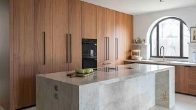 Foto de Cesar by Nero diseña la cocina de Casa HMA combinando madera y diseño italiano