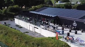 Tecnikor transforma una destiler�a irlandesa en un espacio �cuatro estaciones� gracias a un techo m�vil TKM y correderas TKD