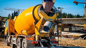 Foto de Ibercompound se�ala la importancia de eliminar las incrustaciones de cemento, cal y yeso en cisternas, veh�culos hormigonera y superficies