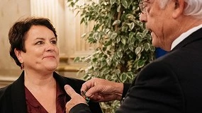 Foto de Anne Marie Quéméner recibe la insignia de Oficial de la Orden del Mérito Agrícola de Francia