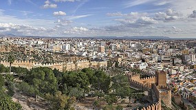 Foto de Seis operadores compiten por el contrato integral de limpieza viaria y de playas de Almer�a, dotado con 193 millones en siete a�os