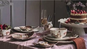 Foto de Cloudy Butterflies, la nueva colección de Bordallo Pinheiro diseñada por Claudia Schiffer