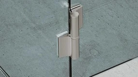 Foto de EVO, da Simonswerk: sistema de dobradi�as de eixo externo com fecho autom�tico para portas