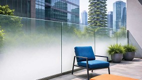 Marcado permanente, seguridad visual y efectos de degradado en barandillas de vidrio laminado