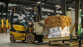 Foto de Ventajas logísticas de invertir en carretillas retráctiles de segunda mano