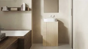 Foto de Bassi, el tótem de Royo para baños con carácter