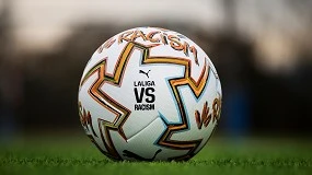 Foto de PUMA y LALIGA lanzan un balón especial contra el racismo