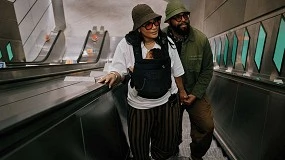 Foto de Portear al bebé es la nueva tendencia para viajar con comodidad