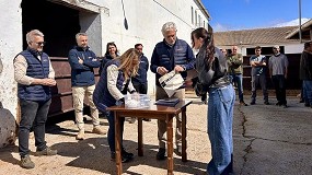 Foto de La Comunidad de Madrid entrega 15 reses de raza Avile�a-Negra Ib�rica para mejorar la gen�tica