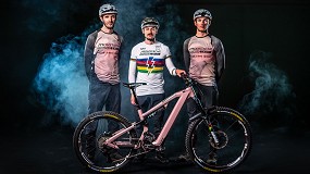 Moustache refuerza su presencia en �e-Enduro� con un equipo ampliado