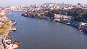 Foto de Las pilotadoras de rotaci�n Liebherr LB 45 y LB 36 de Cimentalia ejecutan la cimentaci�n del puente que unir� Oporto con Vilanova de Gaia