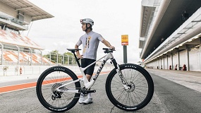 Foto de SCOTT personaliza una Addict RC para el piloto de motos Pedro Acosta