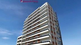 Foto de Saint-Gobain Glassolutions impulsa la rehabilitación energética con su primer proyecto de barandillas fotovoltaicas conecta Solar