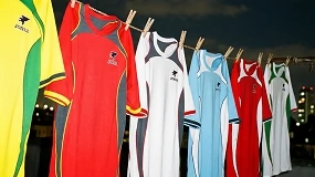 Foto de La emoción compartida del fútbol impulsa la nueva colección retro de Joma