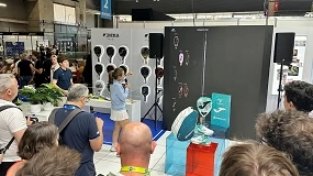 Foto de Joma acelera en pádel tras agotar existencias de palas