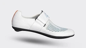 Foto de DMT OXY, una zapatilla diseñada para ganar tiempo en las transiciones y maximizar el rendimiento