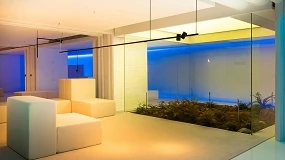 Foto de Simon integra luz lineal y conectividad para oficinas funcionales y confortables
