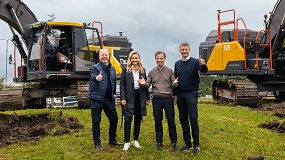 El primer ministro de Suecia realiza la primera excavaci�n simb�lica de la nueva f�brica de Volvo CE
