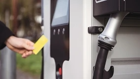 Foto de Aoru pide mejorar el sistema de e-credits para acelerar la recarga ultrarrápida en España