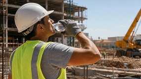 Foto de El calor extremo pone en riesgo a los trabajadores al aire libre: los accidentes laborales aumentan un 17% durante las olas de calor